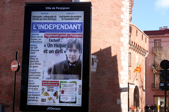 Poster of L'indépendant newspaper featuring former Catalan president Carles Puigdemont in Perpignant (by Xavier Pi)